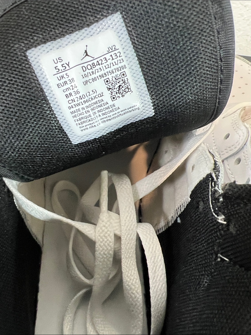 Air Jordan 1 Mid (GS) Size 5.5 YOUTH = Size 7 Women’s - Picture 7 of 12